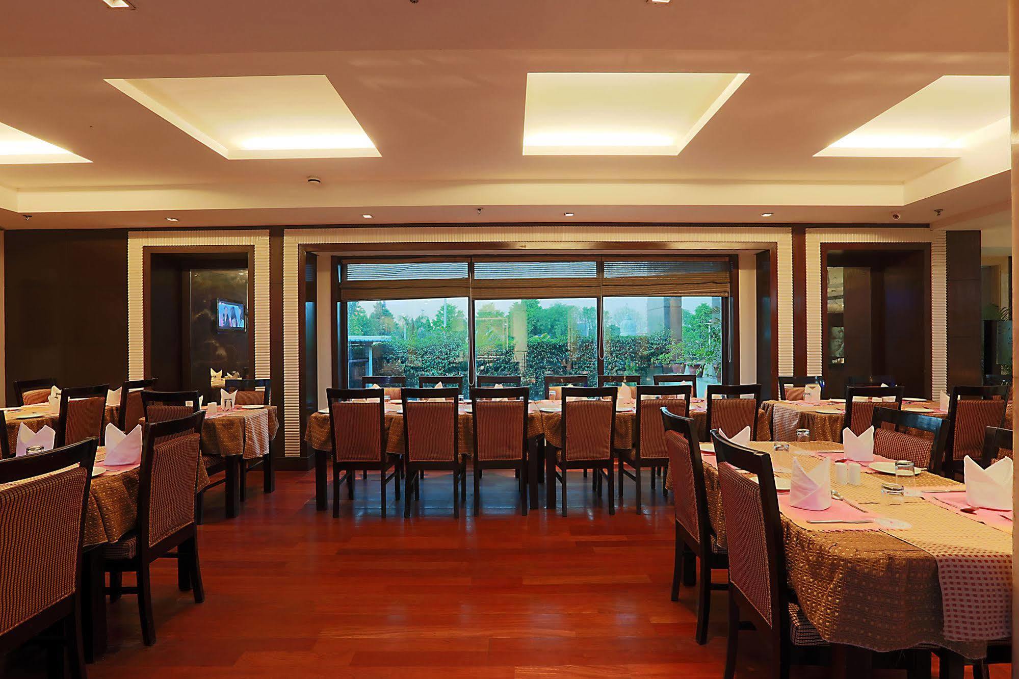 Hotel Airport Residency Nueva Delhi Exterior foto