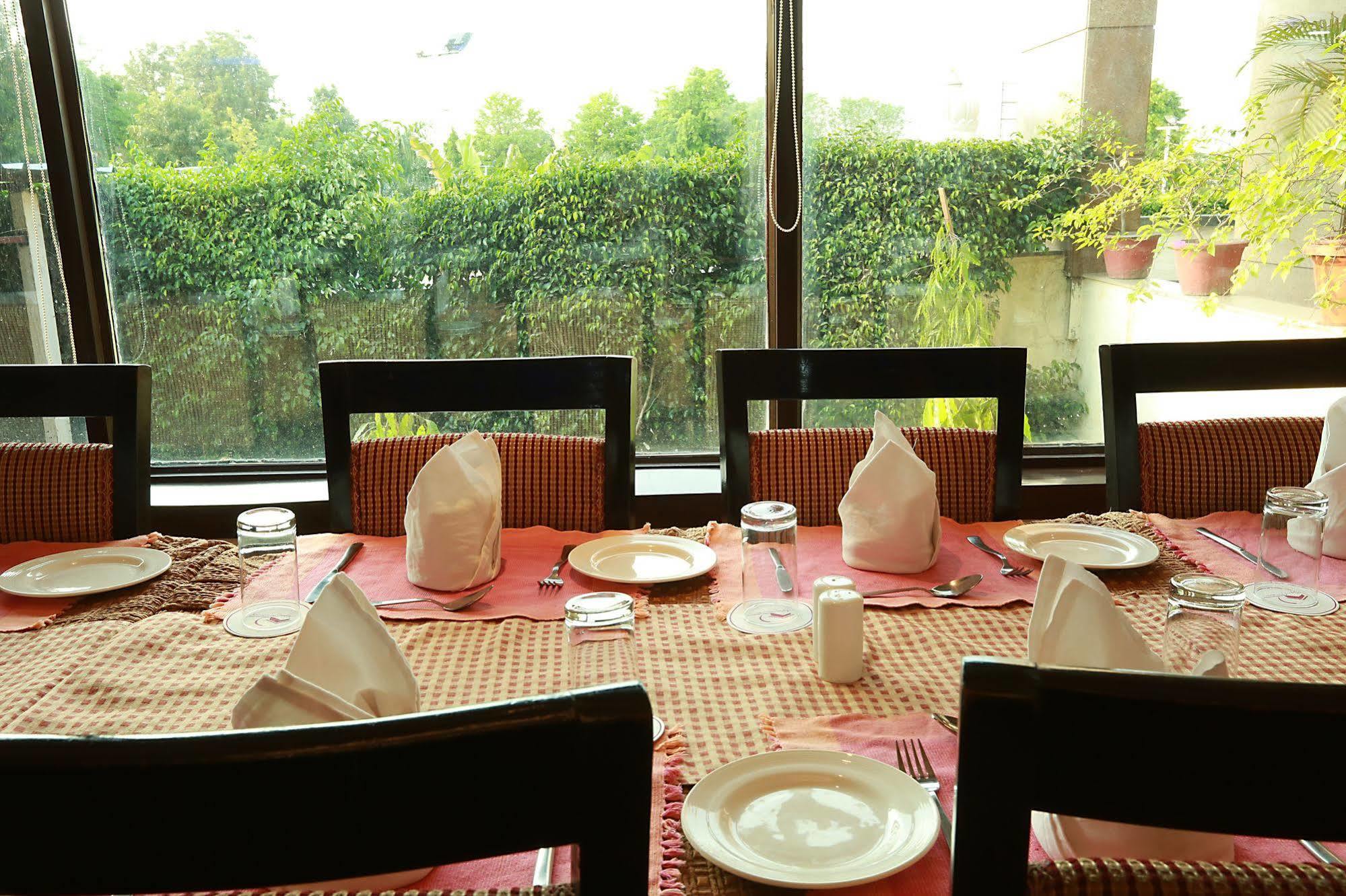 Hotel Airport Residency Nueva Delhi Exterior foto